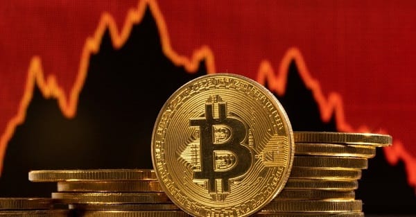 Giá Bitcoin rơi tự do, toàn thị trường tiền số 'đỏ lửa'